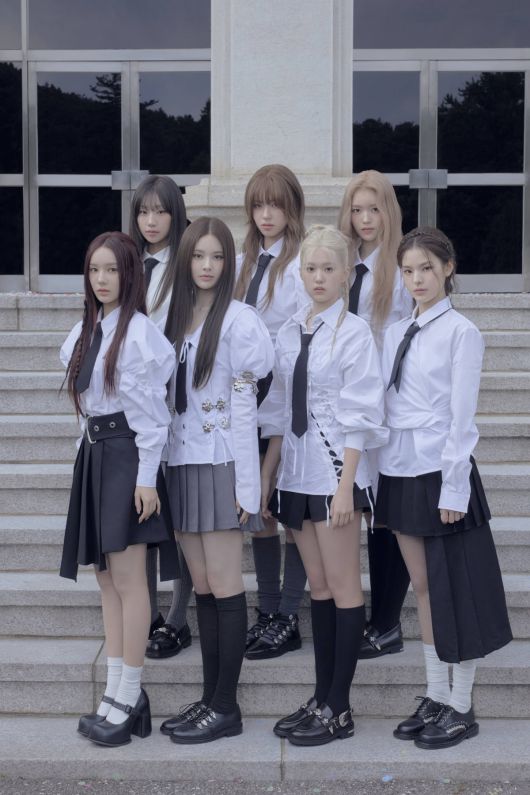 이즈나/ 사진 제공=웨이크원