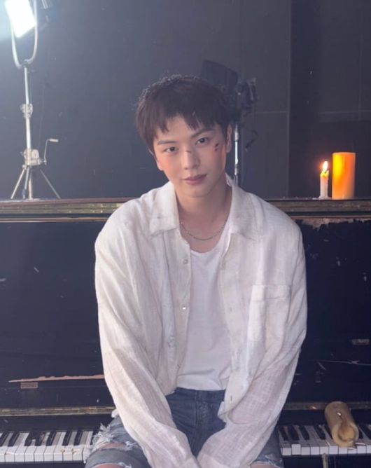 사진 = 육성재 인스타그램