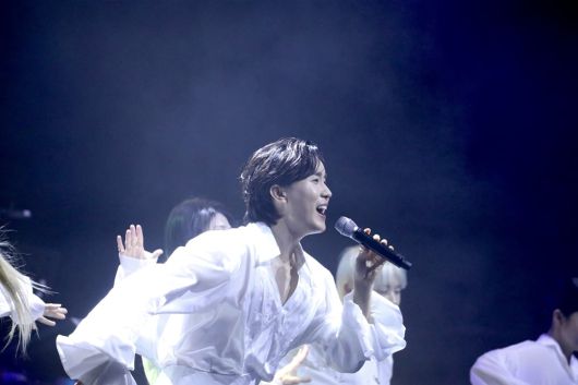 [사진 = 엔트로엔터테인먼트 제공]