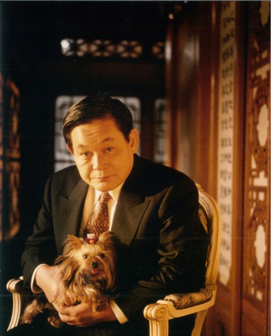 이건희 삼성그룹 회장이 1993년 포춘과 인터뷰하고 있다.(사진제공=삼성전자)