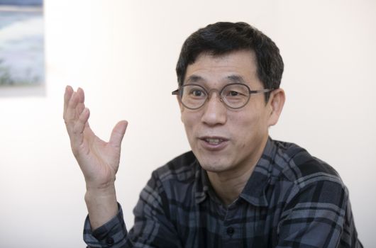 [서울=뉴시스] 이윤청 기자 = 진중권 전 동양대 교수가 지난 23일 서울 서대문구 충정로역 인근의 한 레스토랑에서 뉴시스와 인터뷰하고 있다. 2020.12.27. radiohead@newsis.com