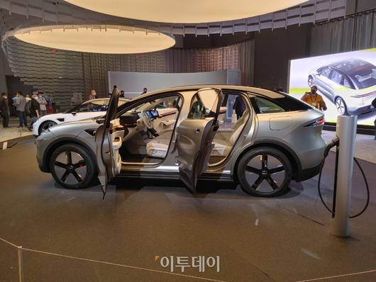 'CES 2022' 소니 부스에 전시된 전기차 비전-S2