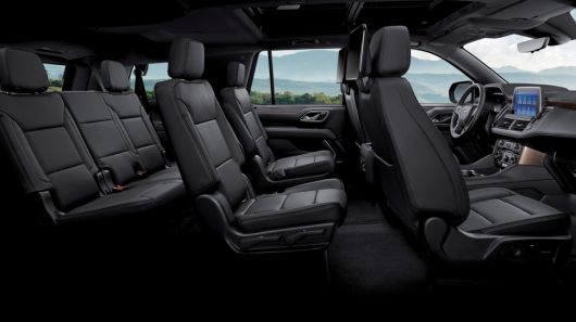 2열 무릎 공간은 무려 1067㎜에 달한다. 성인 남성이 앉아 다리를 쭉 뻗어도 걸리적거림이 없다.