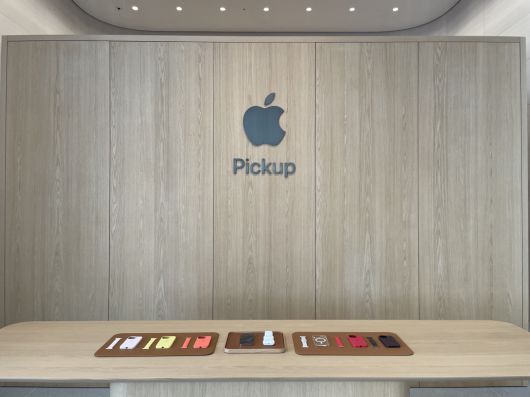 아시아 최초로 애플 명동 매장에 마련된 '애플 픽업 공간'의 모습