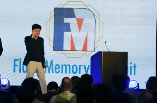 SK하이닉스 최정달 부사장(NAND개발담당)이 3일(한국시간) 미국 캘리포니아 주 산타클라라에서 열린 ‘FMS(Flash Memory Summit) 2022’ 개막식에서 기조연설을 하고 있다.