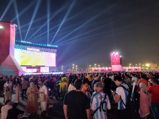 카타르 도하의 FIFA 팬 페스티벌을 찾은 축구 팬들(연합뉴스)