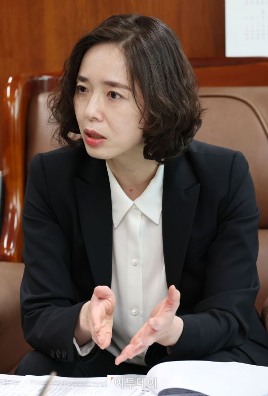 마약범죄 특별수사본부 산하 인천지방검찰청 마약범죄 특별수사팀 팀장을 맡고 있는 김연실 강력범죄수사부 부장검사가 11일 인천지검에서 본지와 인터뷰를 하고 있다.