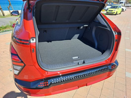 '디 올 뉴 코나 일렉트릭' 적재 공간. 필요 시 2열 폴딩을 통해 더 넓은 공간을 확보할 수 있다.