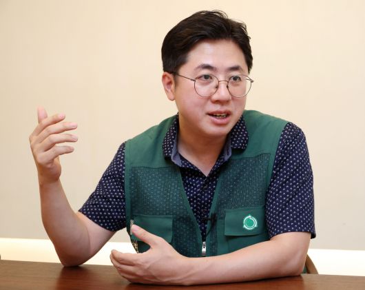 이동학 전 더불어민주당 최고위원이 12일 서울 여의도에 위치한 한 카페에서 이투데이와 인터뷰를 하고 있다. 고이란 기자 photoeran@