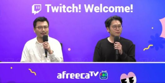 15일 조형진 아프리카TV 실장(왼쪽)과 채정원 부문장이 온라인 방송을 통해 트위치 전환 프로그램을 공개했다. (출처=아프리카TV 방송 화면 캡처)