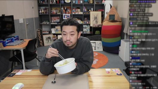 26일 웹툰 작가 출신 인터넷 방송인 침착맨이 치지직에서 라이브 방송을 진행하고 있다. (출처=치지직 방송 화면 캡처)