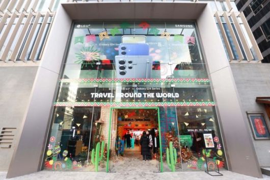 삼성전자 신규 스마트폰 갤럭시S24 시리즈 팝업 전시를 진행하고 있는 LG유플러스 MZ취향 커뮤니티 ‘일상비일상의틈byU+’ 전경.