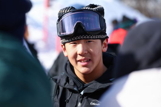 13일 하얼빈 동계아시안게임 스노보드 남자 하프파이프에 출전한 이채운이 중국 야부리 스키리조트에서 취재진과 인터뷰하고 있다.