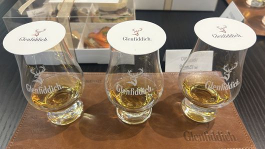 시음용으로 제공된 싱글몰트 위스키 글렌피딕 12년(왼쪽부터), 15년, 18년.