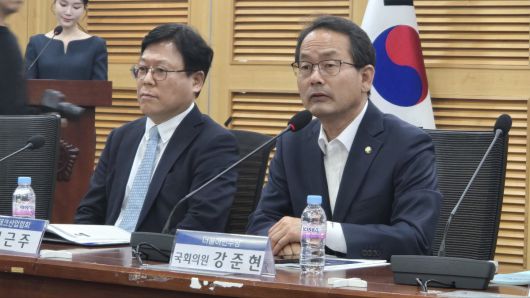 15일 강준현 더불어민주당 의원은 "가상자산은 2030 세대 '희망의 사다리'로 간주되는 만큼, 당 차원에서도 관심을 가지고 있다"면서 업계 발전을 위한 의견을 모아 달라고 당부했다.