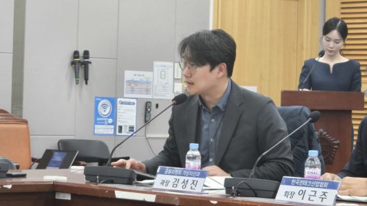 15일 김성진 금융위원회 가상자산과장은 "업종 구분, 규제 차등 취지 등에 공감한다"면서 "관련 내용을 검토하고 있다"고 밝혔다.