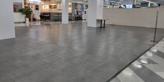 입점 업체(테넌트)가 빠져있는 홈플러스 잠실점