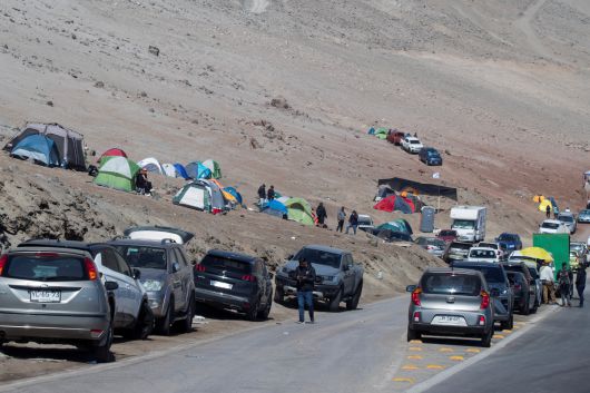 칠레 에스콘디다 광산에서 15일(현지시간) 광산 노동자들이 텐트를 치고 파업하고 있다. 안토파가스타(칠레)/로이터연합뉴스