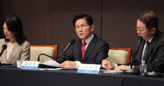 질문에 답하는 김문수 대선 후보    (서울=연합뉴스) 김인철 기자 = 국민의힘 김문수 대선 후보가 8일 서울 중구 한국프레스센터에서 열린 관훈클럽 토론회에서 패널의 질문에 답하고 있다. 2025.5.8    yatoya@yna.co.kr/2025-05-08 10:40:02/<저작권자 ⓒ 1980-2025 ㈜연합뉴스. 무단 전재 재배포 금지, AI 학습 및 활용 금지>