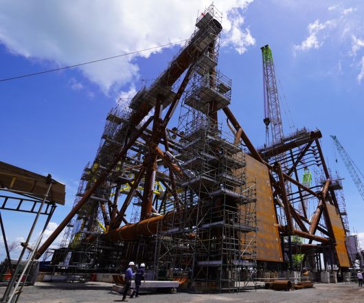 12일(현지시간) 베트남 붕따우 PTSC M&C 야드에서 탑사이드가 만들어지고 있다.