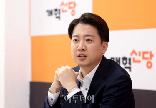 이준석 개혁신당 대선후보가 15일 서울 강남구 선거캠프에서 이투데이와 인터뷰를 갖고 있다. 신태현 기자 holjjak@