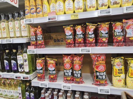 20일 홈플러스 잠실점 매대에 '오뚜기 케챂'이 빈 매대까지 펼쳐 진열돼 있다.