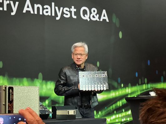 젠슨 황 엔비디아 최고경영자(CEO)가 21일(현지시간) 대만 타이베이 만다린 호텔에서 글로벌 미디어 간담회를 진행하고 있다.