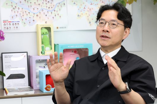 최인규 서울시 디자인정책관이 16일 서울 중구 더익스체인지서울에 위치한 사무실에서 이투데이와 인터뷰를 하고 있다. 고이란 기자 photoeran@