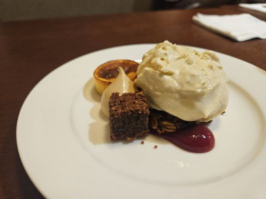 벤슨 아이스크림을 활용한 디저트 메뉴.