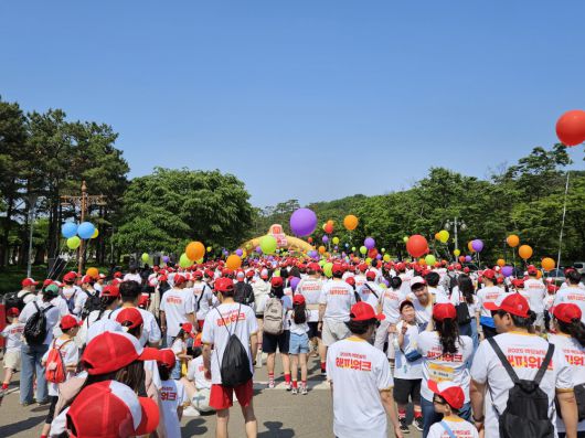 ‘2025 맥도날드 해피워크’ 시작 전 대기 중이다.