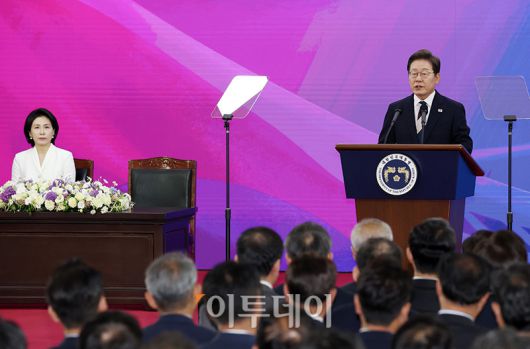 이재명 대통령이 4일 서울 여의도 국회 의사당 로텐더홀에서 제21대 대통령 취임선서를 마치고 취임사를 하고 있다. 국회사진기자단