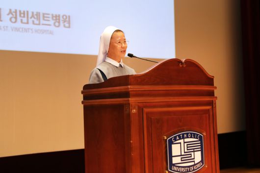 임정수 콜베 수녀가 5일 성빈센트병원 개원 58주년 기념식에서 연설하고 있다.