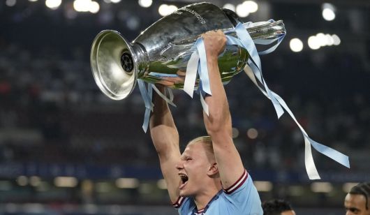 2022-2023시즌 맨체스터 시티 소속 엘링 홀란드는 팀을 유럽축구연맹(UEFA) 챔피언스리그 우승으로 이끌었다. 득점왕을 차지한 홀란드는 공교롭게도 2022 카타르 월드컵에는 출전하지 못했다.