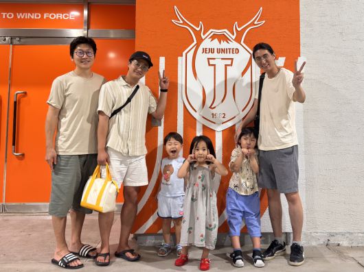 디케이테크인 제주 오피스 남편 공동 육아 동아리 ‘아기와 나’의 활동 모습.