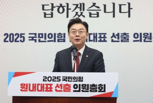 16일 서울 여의도 국회에서 열린 ‘2025 국민의힘 원내대표 선출 선거 의원총회’에서 김성원 후보가 정견발표를 하고 있다. 신태현 기자 holjjak@