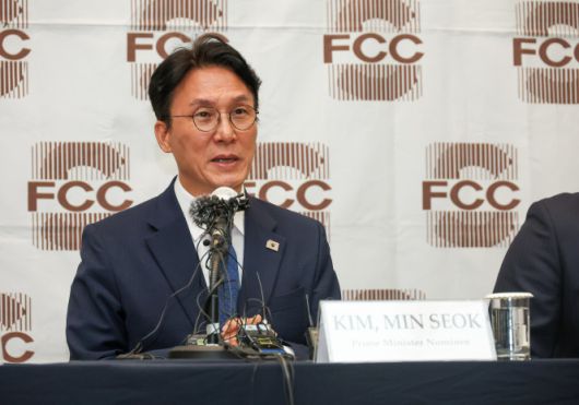 김민석 국무총리 후보자가 17일 서울 중구 한국프레스센터에서 열린 외신기자 간담회에 참석해 모두발언하고 있다.