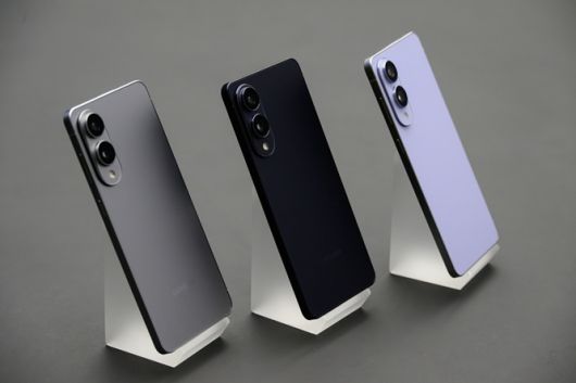 갤럭시 S25 엣지 △티타늄 실버 △티타늄 제트블랙 △티타늄 아이스블루