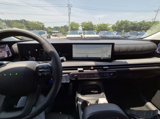 넥쏘의 실내는 따스하고 편안한 분위기를 중심으로 내 집과 같은 안락한 거주공간으로 구성됐다. 권태성 기자 tskwon@