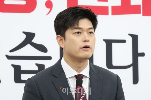 김용태 국민의힘 비상대책위원장이 12일 서울 여의도 국회에서 '검찰해체 4법' 관련 현안 입장 발표를 하고 있다. 고이란 기자 photoeran@