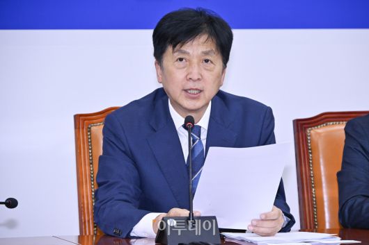 오기형 코스피 5000 특별위원회 위원장이 23일 서울 여의도 국회에서 열린 더불어민주당 코스피 5000 특별위원회 출범식에서 인사말을 하고 있다. 조현호 기자 hyunho@