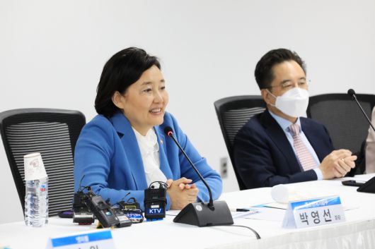 2020년 6월 2일 서울시 강남구 팁스타운에서 열린 게임분야 스타트업 간담회에서 박영선 당시 중소벤처기업부 장관이 모두발언을 하고 있다.