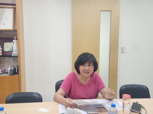 우샤오치(Wu Xiaoqi) 대만 장기조호(장기요양) 전업협회 상무이사가 지난달 3일 타이베이 소재 협회 사무실에서 진행된 국민건강보험 관계자들과 면담에서 대만의 장기요양제도에 관해 설명하고 있다.