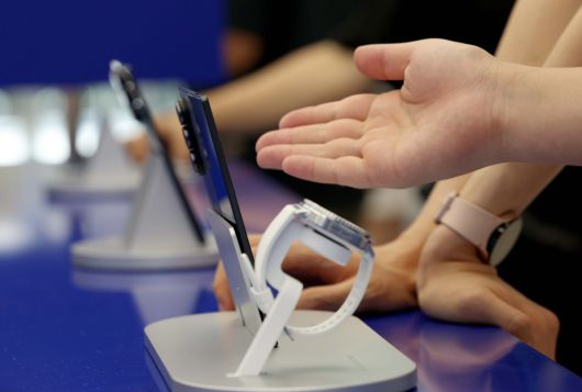 삼성전자가 초슬림 대화면 폴더블폰 ‘갤럭시 Z 폴드7(Galaxy Z Fold7)’와 플립형 폴더블폰 ‘갤럭시 Z 플립7(Galaxy Z Flip7)’을 공개한 가운데 10일 서울 서초구 삼성 강남에 제품이 전시돼 있다. 신태현 기자 holjjak@