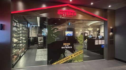 서울 종로구 청진동 아웃백스테이크하우스 광화문D타워점 입구.