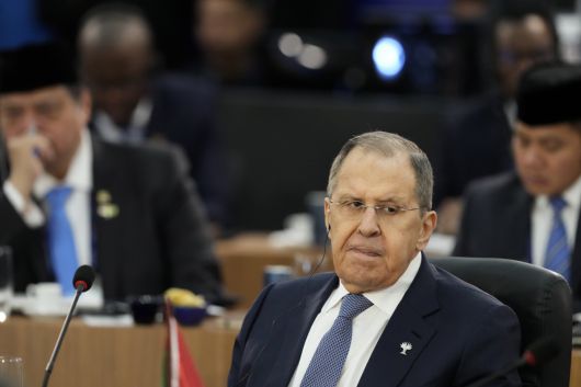 세르게이 라브로프 러시아 외무장관이 7월 6일 브라질 리우데자네이루에서 열린 제17차 신흥 경제국 연합체 브릭스(BRICS) 정상회의 개막 세션에 참석하고 있다. 리우데자나이루(브라질)/AP뉴시스