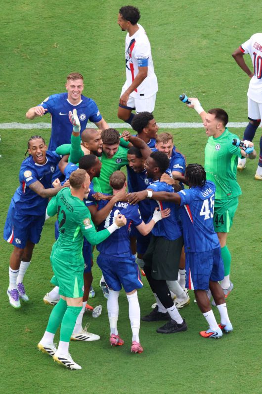 13일(현지시간) 2025 FIFA 클럽 월드컵 결승전에서 프랑스의 파리 생제르맹을 꺾고 우승을 차지한 뒤 환호하는 잉글랜드 첼시 선수들.