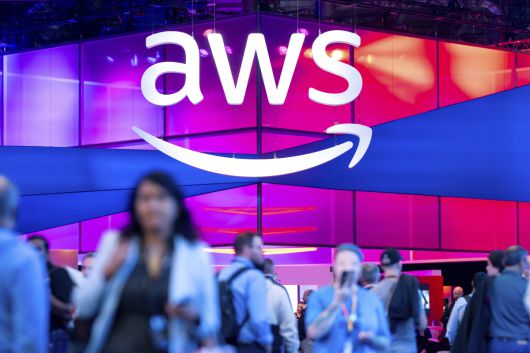 아마존 AWS 로고.