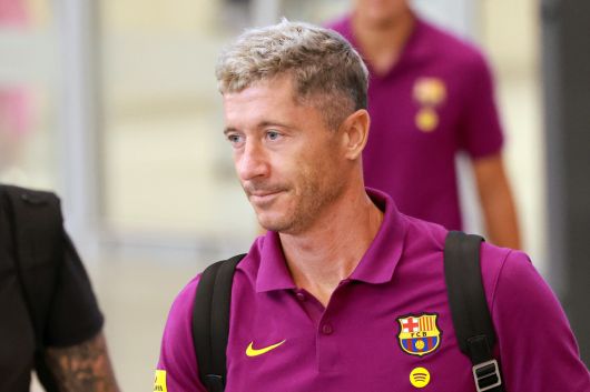 프리시즌 투어 중인 스페인 프로축구 FC바르셀로나의 공격수 로베르트 레반도프스키가 29일 인천국제공항 제2여객터미널을 통해 입국하고 있다.