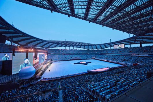 지난해 5월 25~26일 양일간 서울월드컵경기장에서 임영웅 2024 콘서트 ‘IM HERO - THE STADIUM’(아임 히어로 - 더 스타디움)이 개최됐다. 그라운드에는 관객이 입장하지 않았으며, 그라운드 밖으로 잔디를 침범하지 않은 4면을 두른 돌출무대를 설치했다. (사진제공=물고기뮤직)