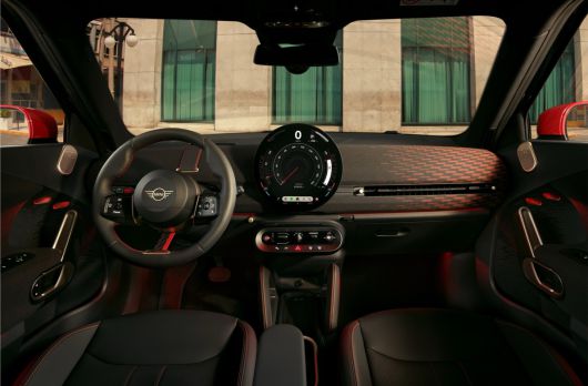 ‘더 뉴 올-일렉트릭 MINI JCW 에이스맨’ 실내.